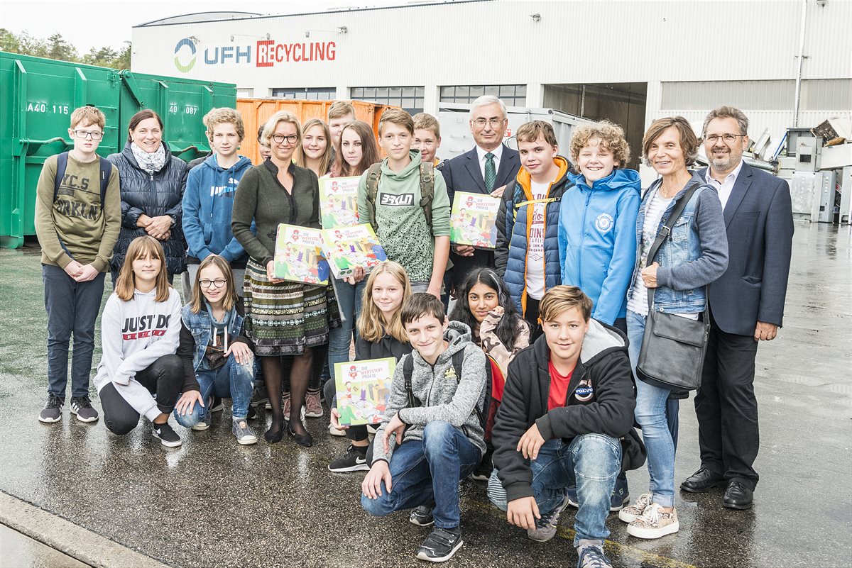 Lokalaugenschein Kühlgeräte-Recyclinganlage - Schulklasse der Neuen Mittelschule Gleiss